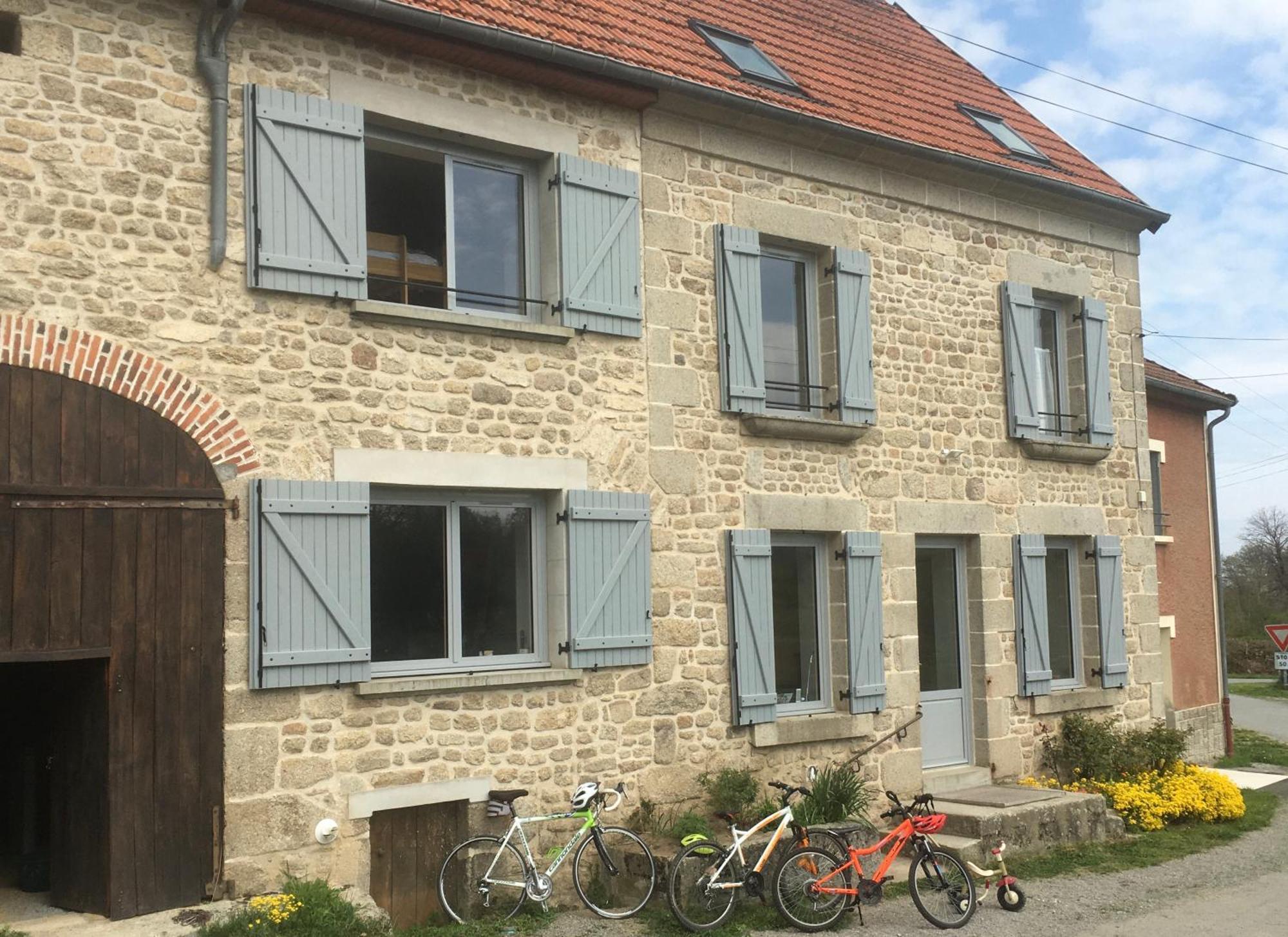 Roue D'Escampette Gite D'Etape Et De Sejour Champagnat  Exterior photo
